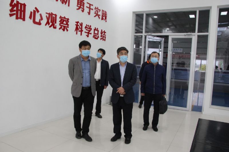 濰坊市財政局黨組書記、局長王金祥一行到龍港硅業(yè)公司調(diào)研