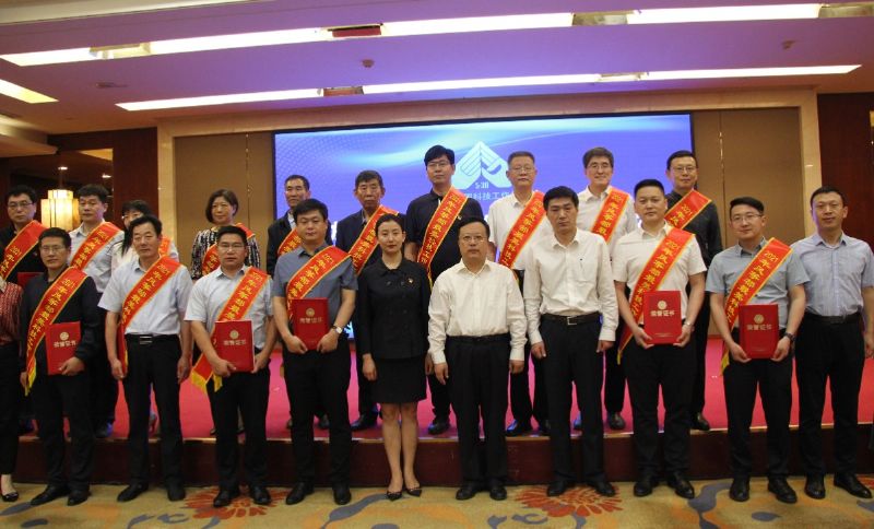 濰坊龍港集團(tuán)董事長王敬偉榮獲“風(fēng)箏都zui美科技工作者”！