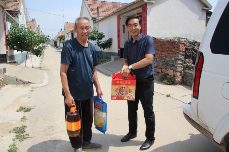 情系老黨員，慰問(wèn)暖人心——新生代企業(yè)家代表、龍港集團(tuán)常務(wù)副總經(jīng)理王敬武走訪慰問(wèn)老黨員