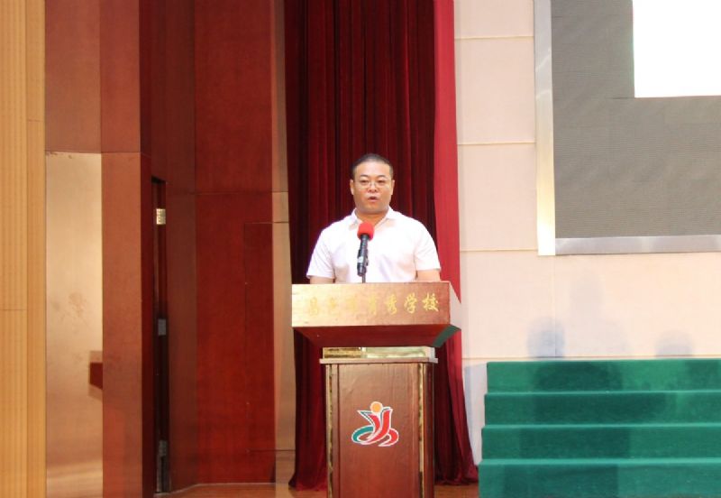 “龍港·育秀園”獎勵基金頒獎儀式暨育秀學(xué)校教師節(jié)表彰大會隆重舉行！