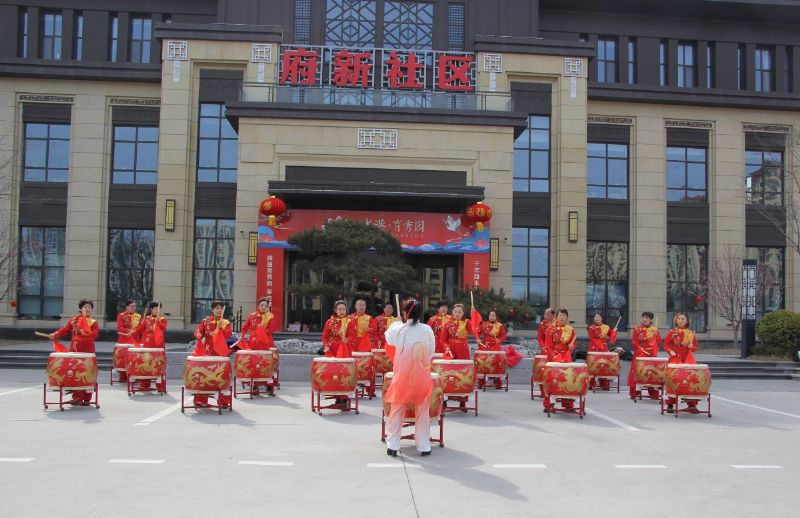 龍港·育秀園項(xiàng)目A區(qū)節(jié)后復(fù)工儀式暨“我們的中國夢 文化進(jìn)萬家”昌邑市2022文化惠民演出育秀園專場隆重舉行！
